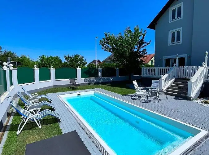 Traum Apartment Mit Pool+Balkon