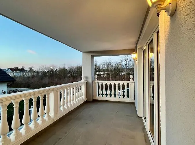 Traum Apartment Mit Pool+Balkon