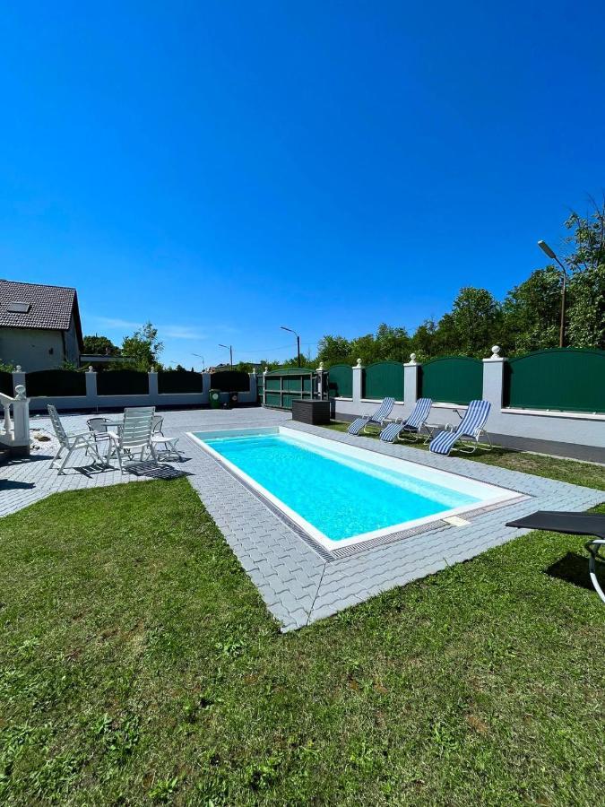 Traum Mit Pool+balkon Apartmán *